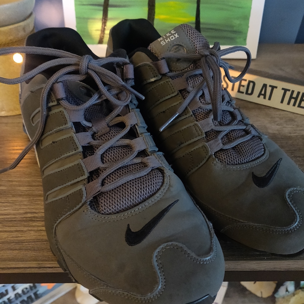 NIKE SHOX